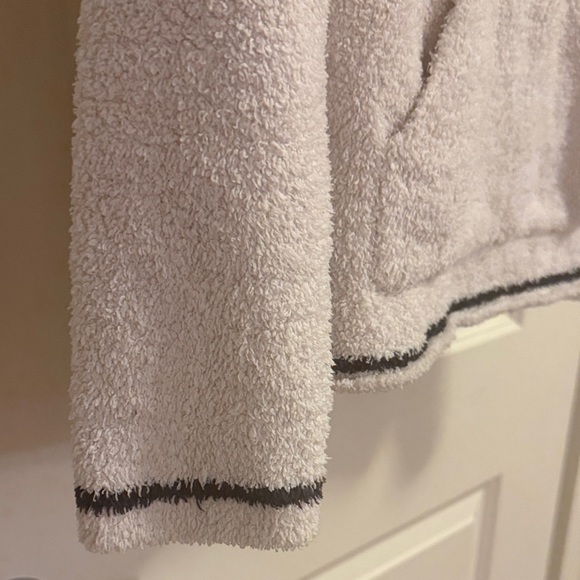 GUC Barefoot Dreams Cozy Chic Knit White Sweater with Black Trim Size Large - Picture 2 of 5